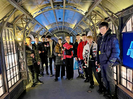 Транспортные полицейские Сочи организовали экскурсию для несовершеннолетних на выставку «Поезд Победы»