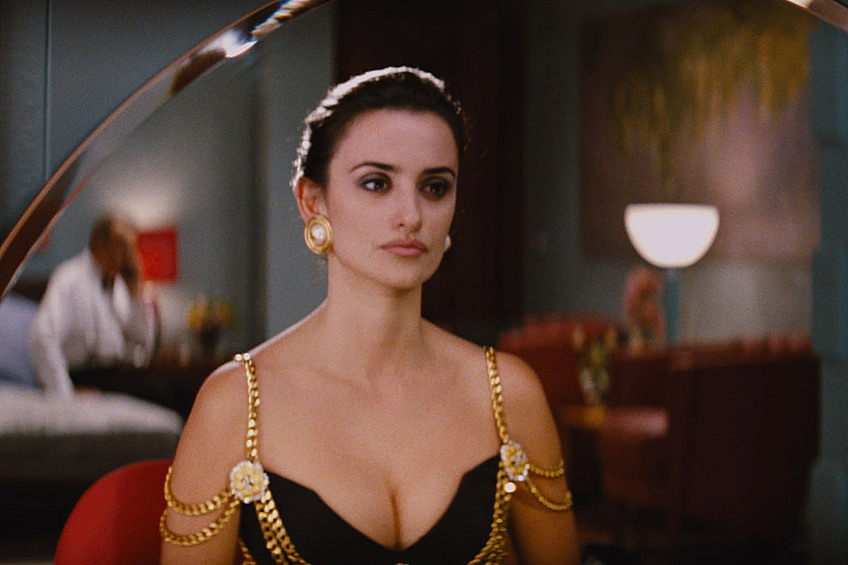 Пенелопа Крус одна из немногих актрис, чья энергетика чувствуется сквозь экран. Эта испанка хороша и в драмах, и в комедиях. Что уж говорить! Она хороша во всем...