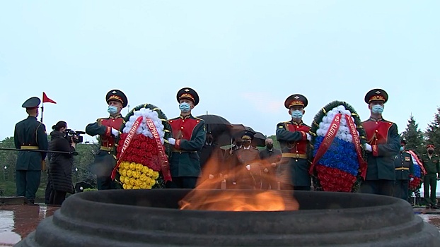 Чтобы помнили: Во Владикавказе возложили венки к Мемориалу Славы
