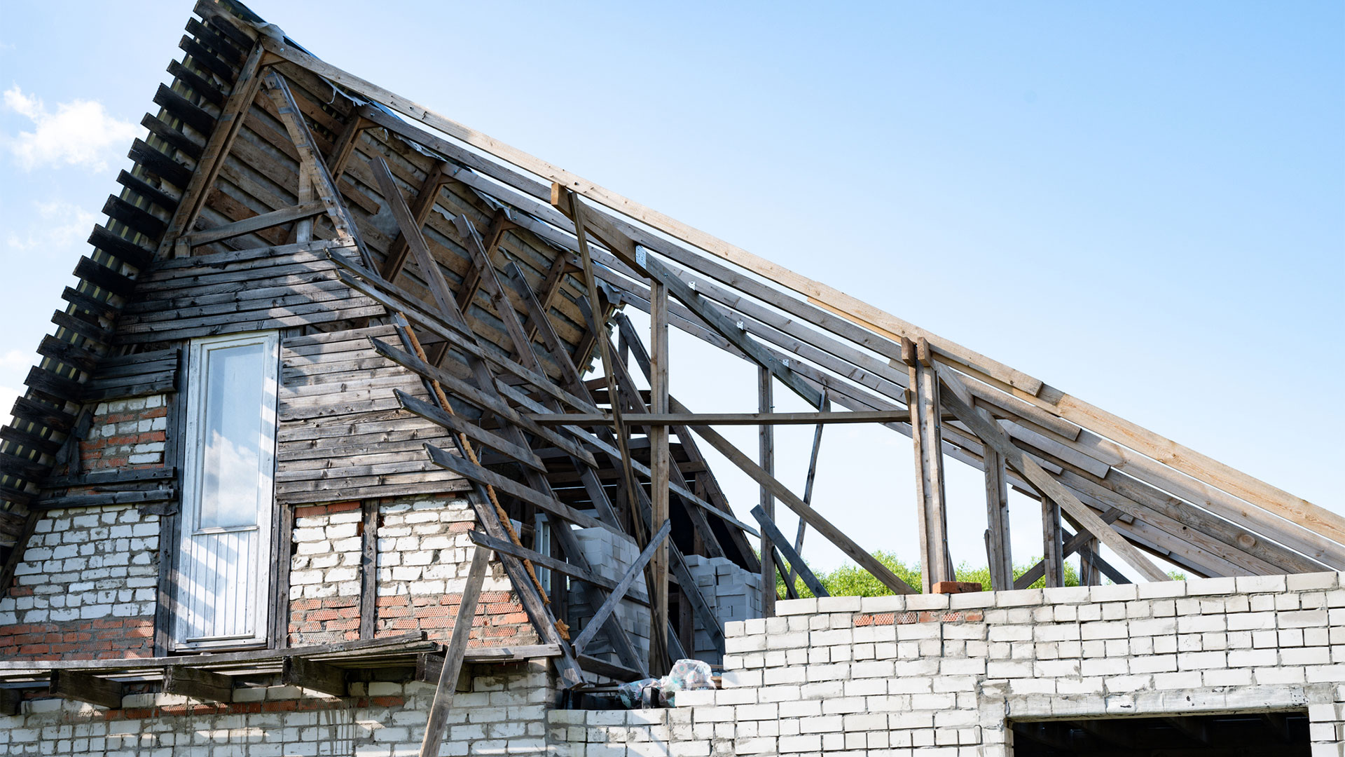 Россиян предупредили об опасностях покупки недостроенного дома