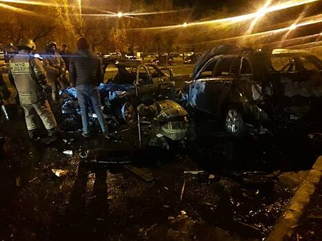 После ДТП и взрыва в Челнах сгорели несколько машин. Фото, видео