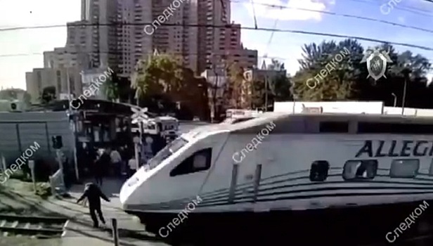 Гибель пешехода под поездом "Аллегро" в Петербурге попала на виде