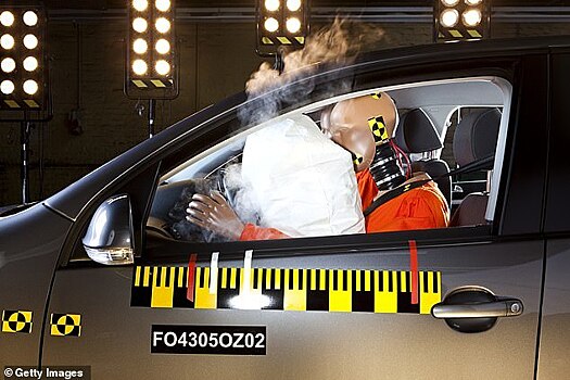 Сидеть сзади в автомобиле опаснее, чем за рулём