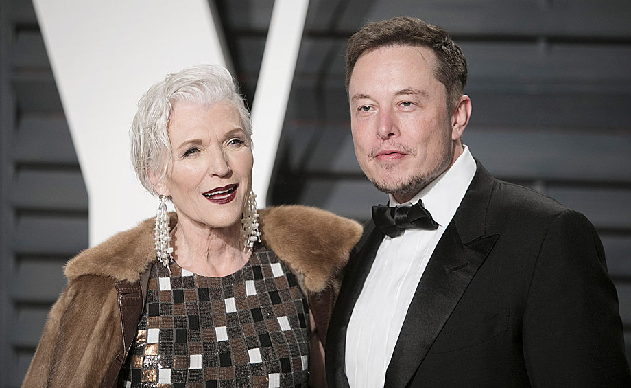 Самый известный ее ребенок — миллиардер Илон Маск, основатель компаний PayPal и SpaceX, глава Tesla Motors, один из крупнейших инвесторов в мире, чье состояние оценивается в 11,9 миллиардов долларов.