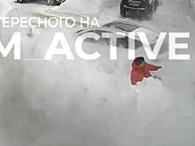 В российском городе снег с крыши рухнул на женщину