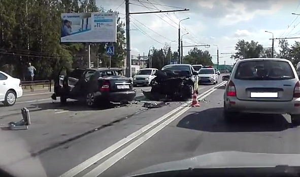 В Пензе на видео попало жуткое ДТП с участием такси