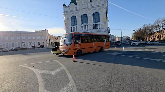 Ребенок пострадал в ДТП с автобусом около нижегородского кремля