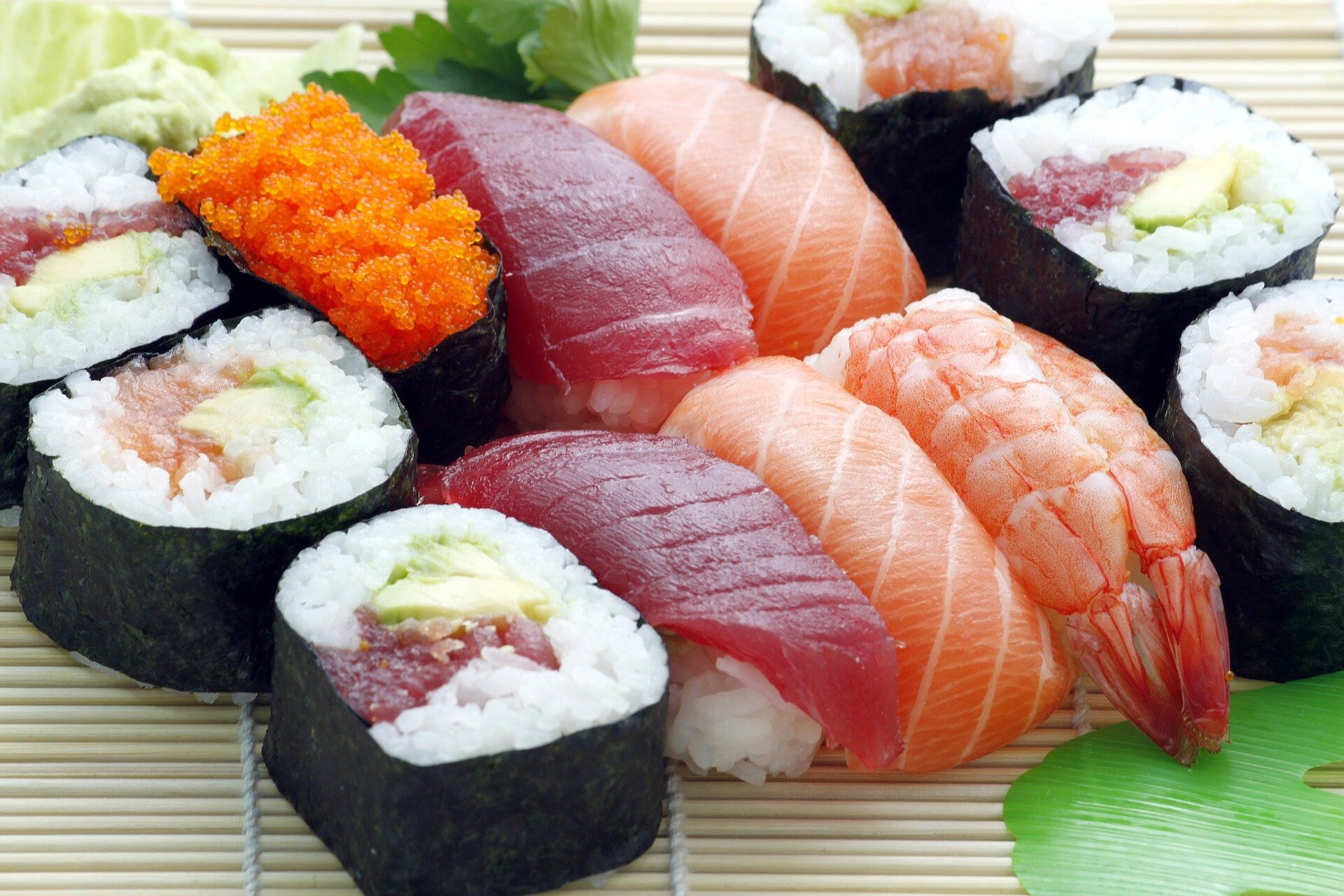 Эксперты рассказали, чем опасны суши