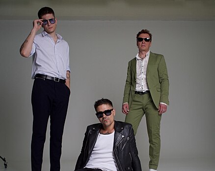 Найк Борзов и The Hatters показали черно-белое «Море»