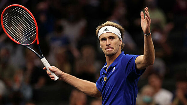 Зверев вышел в полуфинал итогового турнира ATP