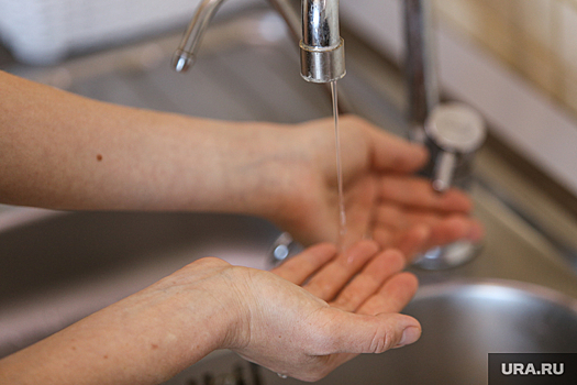 Власти курганского города Щучье пообещали дать воду в дома по часам