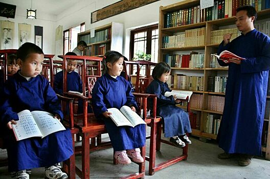 Китай привлечет в частные школы учителей, вышедших на пенсию