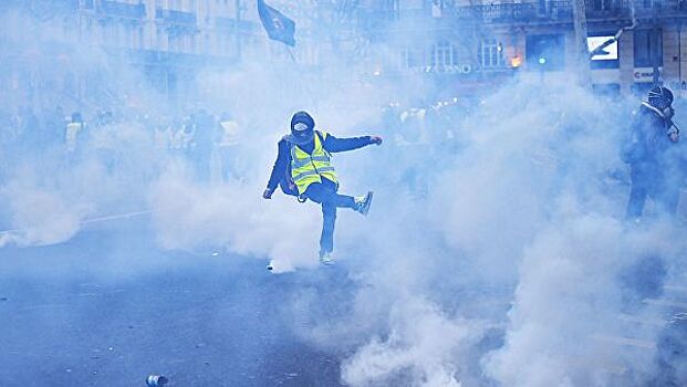 Парламент Франции принял "антихулиганский" закон