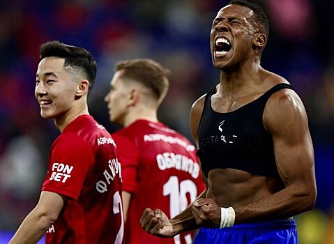 Ветеранов баскетбольного петербургского «Спартака» наградили во время матча «Зенита» и ЦСКА