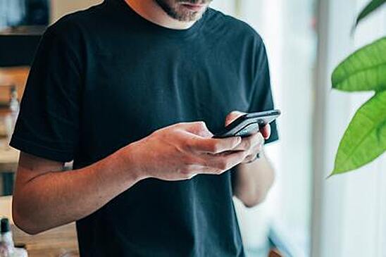 Сотрудников Apple уличили в использовании Android-смартфонов