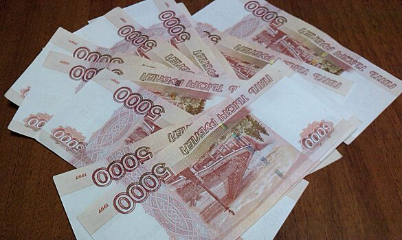 Красноярские банки заполонили фальшивые пятитысячные купюры