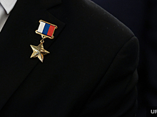 Соловьев в телепрограмме вручил Герою России черный нож из Златоуста