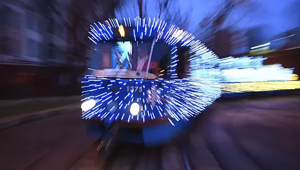 Городской транспорт украсили в преддверии Нового года