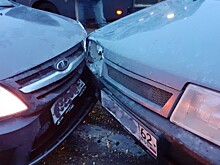 В Рыбном столкнулись три автомобиля