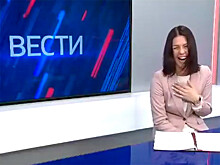 Телеведущая камчатских "Вестей" не смогла сдержать смех, читая новость о мизерных доплатах льготникам (ВИДЕО)