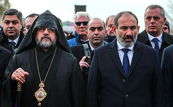 о новой фазе острейшего политического противостояния