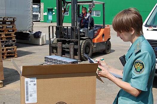 Миллион пачек нелегальных сигарет задержали таможенники в Смоленской области