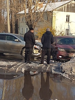 Легковушки жестко столкнулись в кузбасском городе