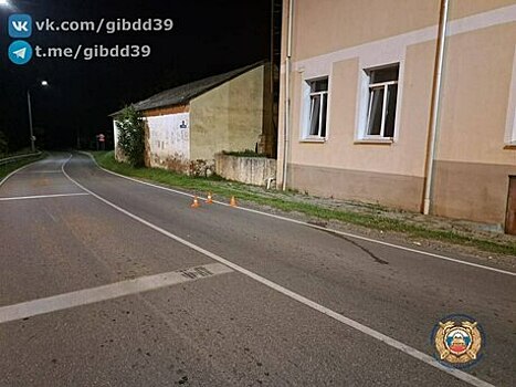 Под Черняховском водитель погрузчика не справился с транспортом и сбил нарушавшую ПДД женщину