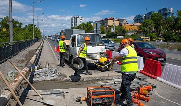 Главные дороги во Владивостоке решили ремонтировать одновременно: сколько стоят и где