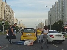 Автохама на Smart отправили в нокаут в Москве