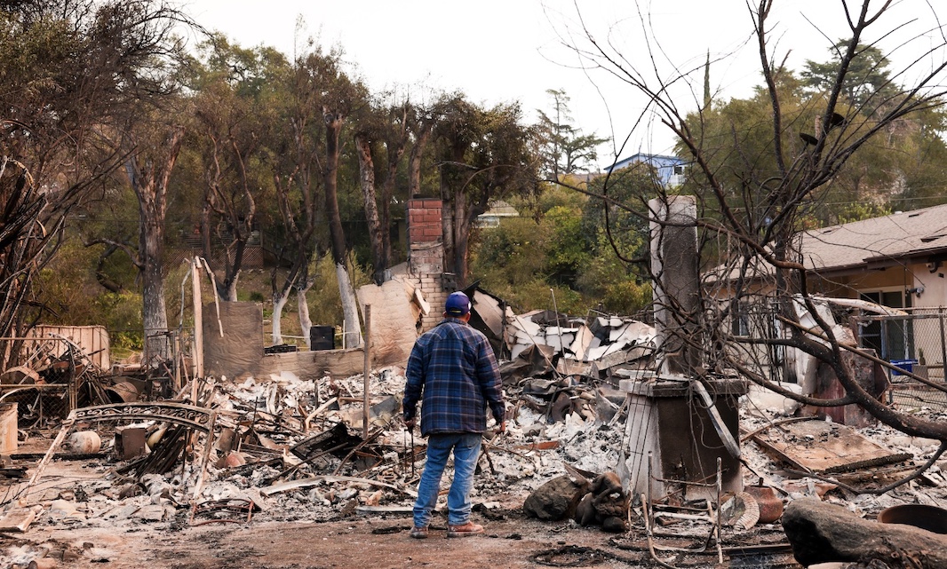 Это не была молния: число жертв пожаров в США возросло до 16 человек