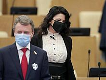В Госдуме с коронавирусом борются с помощью белых крестов