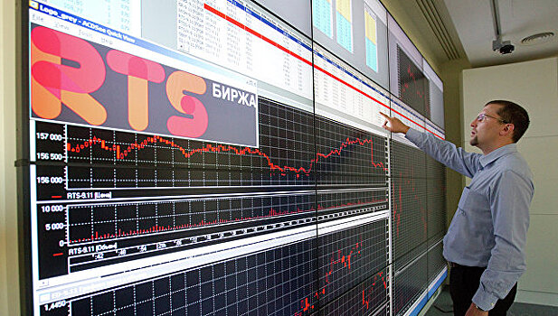 Фондовые торги в России открылись снижением