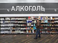 Продажи крепкого алкоголя в России достигли максимума за семь лет