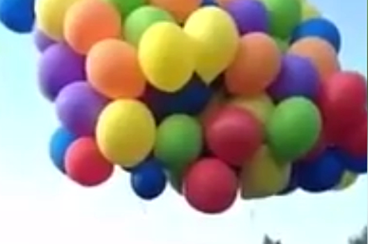 Канадец взлетел на 150 воздушных шариках к облакам