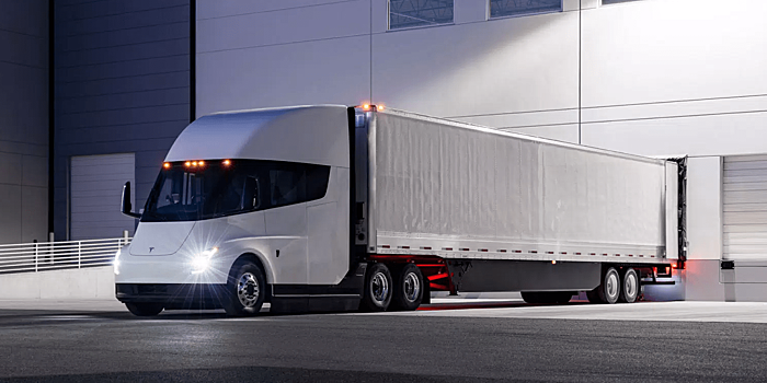 Первый грузовик от корпорации Tesla Semi массой более 36 тонн смог проехать 800 км без подзарядки