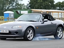 Способен ли профессиональный автогонщик замедлить скорость быстрее, чем ABS?