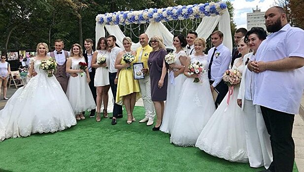 В Саратове прошла массовая регистрация браков
