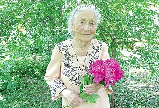 Бабушка-божий одуванчик которая любит пионы