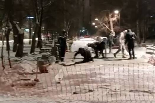 В российском городе решили уложить плитку на снег