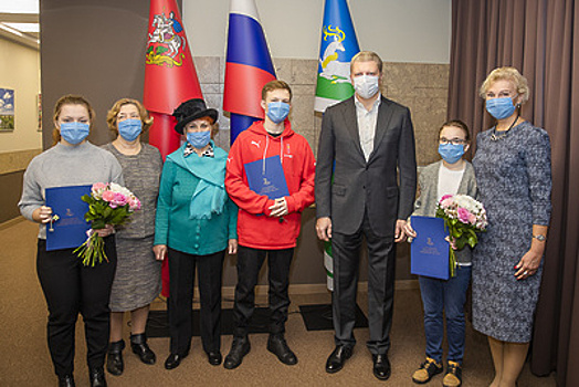 Андрей Иванов вручил ключи от квартир еще 3 детям‑сиротам Одинцовского округа