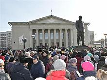 На "Металлурге" появился памятник первому директору металлургического завода Павлу Мочалову