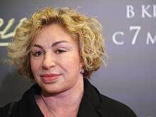 Мать Тимати перерезала пуповину внучке и оскандалилась