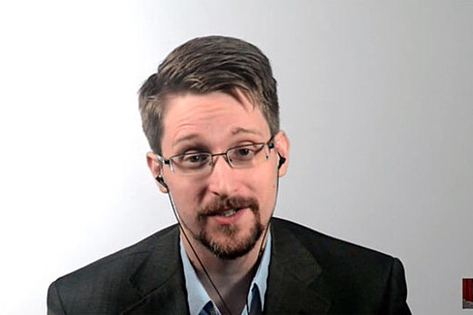 Сноуден заявил, что США используют панику вокруг воздушных объектов для отвлечения внимания