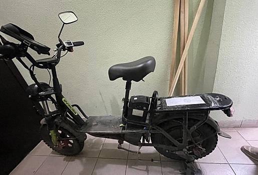 В Омске курьер на электросамокате сбил 8-летнего ребенка