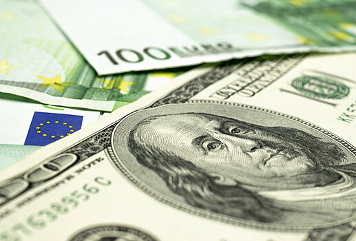 Банк России снизил курс доллара почти до 78 рублей