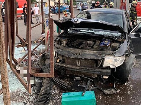 Водитель машины, которая врезалась в остановку в Москве, был пьян