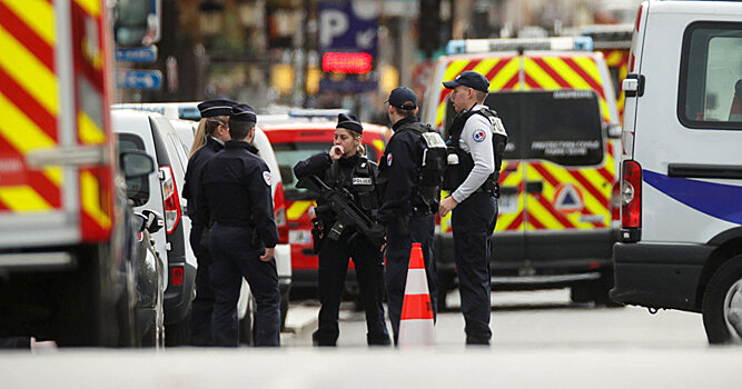 Нападение на полицию Парижа: Макрон призвал мобилизоваться против «гидры исламизма» (Le Figaro, Франция)