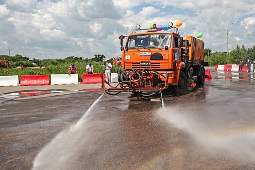 В Челябинске признали экономически выгодной мойку дорог в дождь