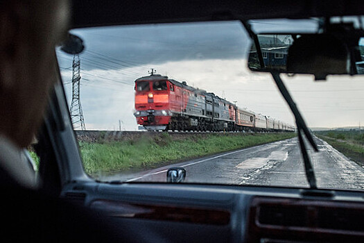Автомобиль столкнулся с поездом в Северной Осетии